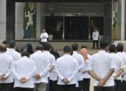 Kemenpora Gelar Apel ASN BerAKHLAK Di Halaman Kantor