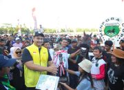 Menpora Dito Menyaksikan Final Kelas Terbuka Kejuaraan Pacuan Kuda
