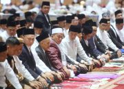 Presiden Jokowi Menyempatkan Diri Menyapa dan Berfoto Bersama Jemaah