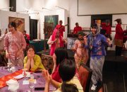 Tim voli Red Sparks Kompak Mengenakan Baju Tradisional Indonesia