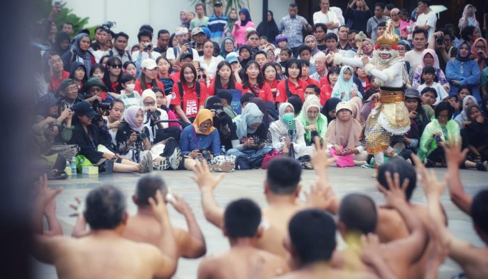 Red Sparks City Tour Sekaligus Makan Malam di TMII
