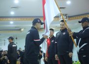 Menpora Dito Serahkan Bendera Merah Putih: Kontingen Indonesia Siap Bertanding di Paris 2024
