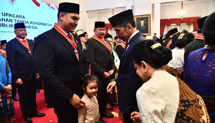 Presiden Jokowi Anugerahkan Bintang Mahaputera Nararya kepada Menpora Dito