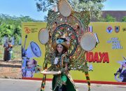Generasi Muda Tampilkan Pakaian Adat di Pawai Budaya Nusantara Kreativesia 2024