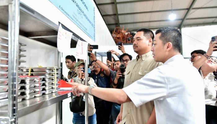Menpora Dito Tinjau Program Makan Bergizi Gratsis di Cimahi Utara