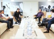 Menpora Dito Bahas Pembangunan Fasilitas Hoki Es di Indonesia dengan Presiden IIHF Luc Tardif