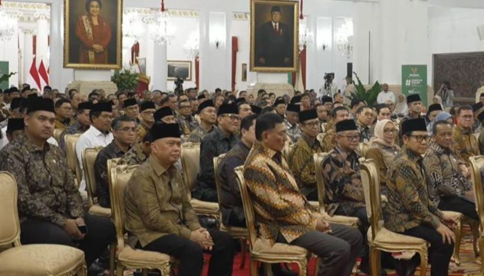 Presiden Prabowo dan Menpora Dito Serahkan Zakat ke Baznas di Istana Negara
