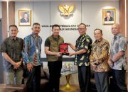 Unnes Undang Wamenpora Taufik Hadiri Dies Natalis ke-60 dan Terima Penghargaan