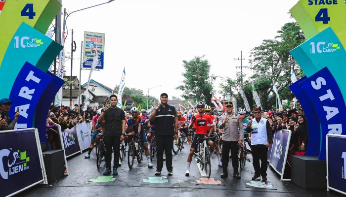 Menpora Dito Resmi Lepas Etape Terakhir Tour de Banyuwangi Ijen 2025