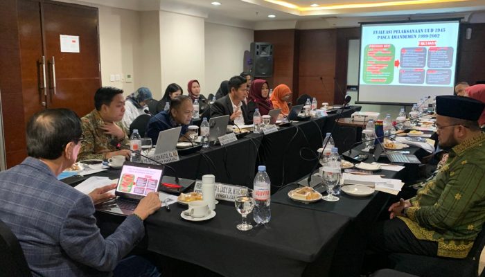 Lingkungan Darurat, Demokrasi Terancam? Pakar Bongkar Kelemahan Konstitusi Saat Ini