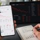 IHSG Jatuh Tajam? Ini Strategi Aman Trader Retail